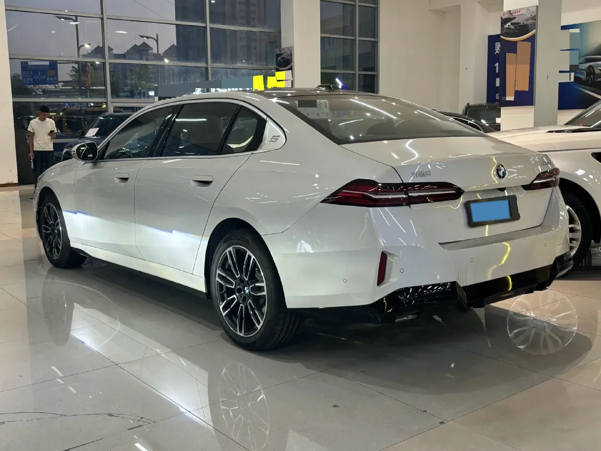2026 BMW 5 Series 2.0T 258HP L4 8AT,autocango,china used car exporter,china ev exporter,chinese used car exporter,chinese used ev exporter