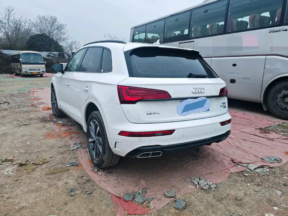 2024 Audi Q5L 2.0T 245HP L4 7DCT,autocango,china used car exporter,china ev exporter,chinese used car exporter,chinese used ev exporter