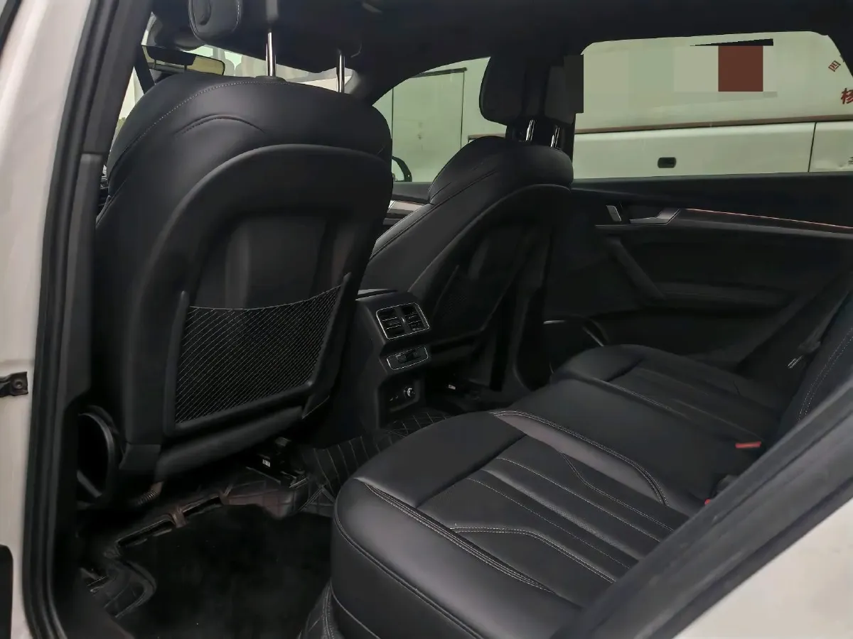 2024 Audi Q5L 2.0T 245HP L4 7DCT,autocango,china used car exporter,china ev exporter,chinese used car exporter,chinese used ev exporter