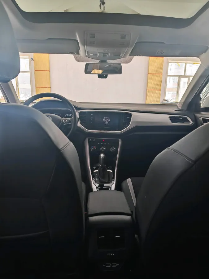 2022 Volkswagen T-Roc 1.4T 150HP L4 7DCT,autocango,china used car exporter,china ev exporter,chinese used car exporter,chinese used ev exporter