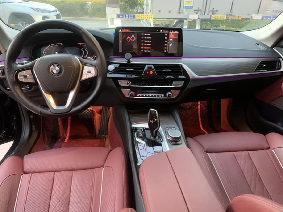 2022 BMW 5 Series 2.0T 252HP L4 8AT,autocango,china used car exporter,china ev exporter,chinese used car exporter,chinese used ev exporter