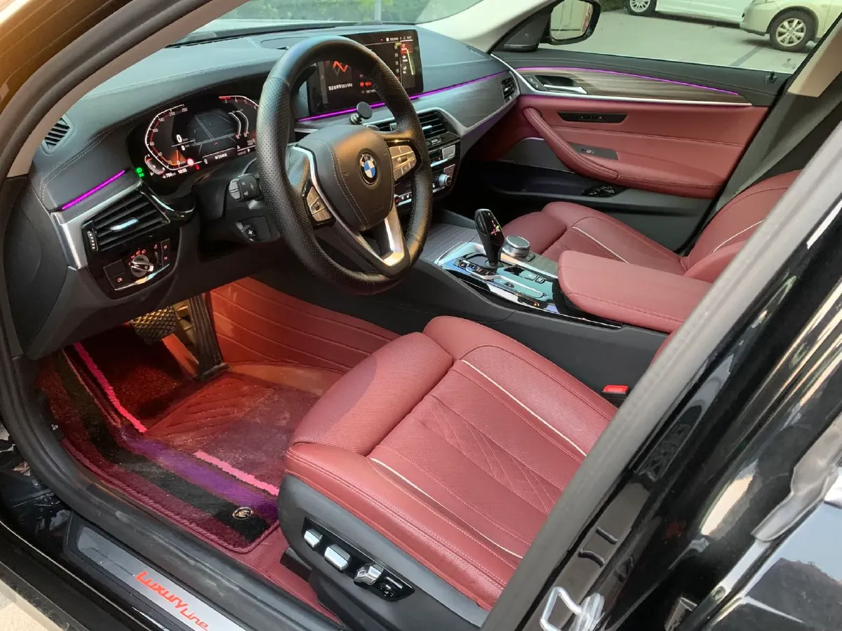 2022 BMW 5 Series 2.0T 252HP L4 8AT,autocango,china used car exporter,china ev exporter,chinese used car exporter,chinese used ev exporter