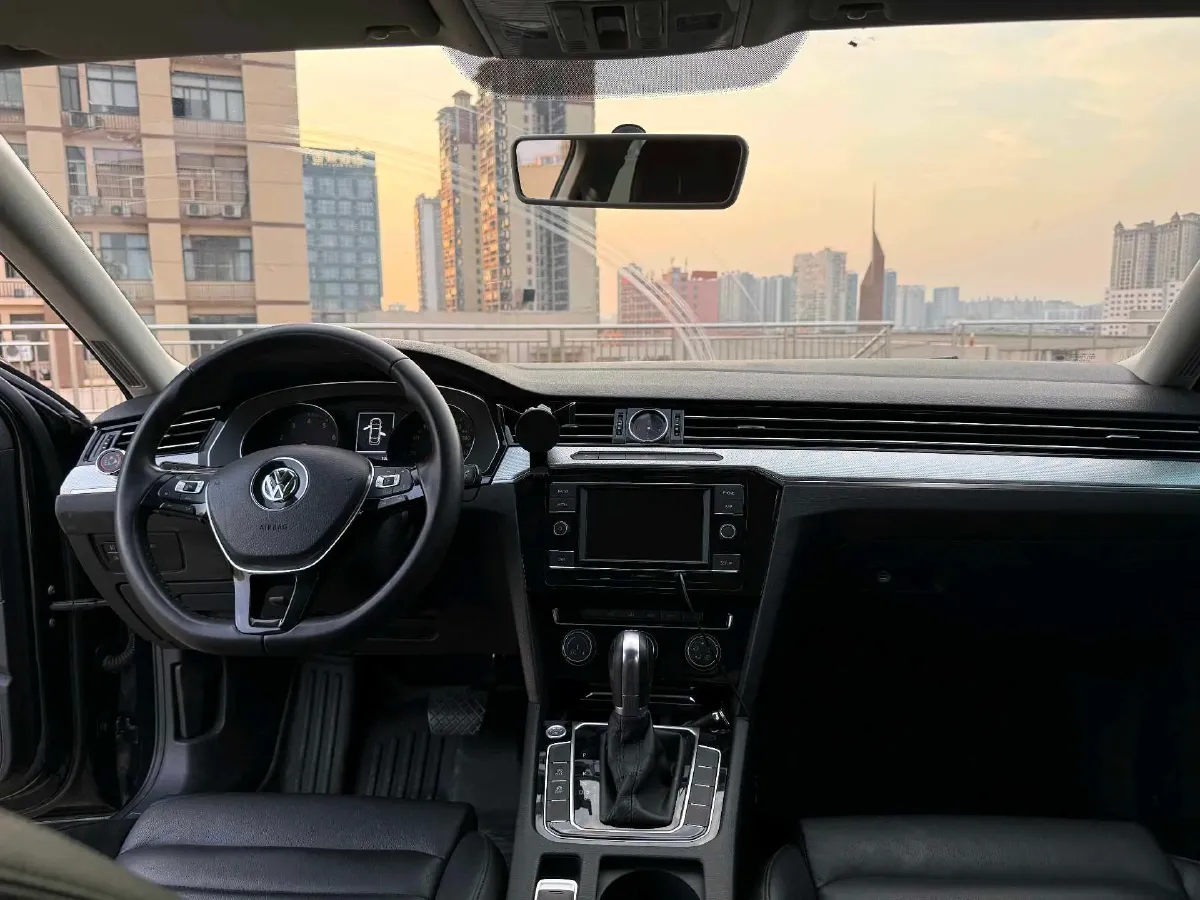 2017 Volkswagen Magotan 1.8T 180HP L4 7DCT,autocango,china used car exporter,china ev exporter,chinese used car exporter,chinese used ev exporter