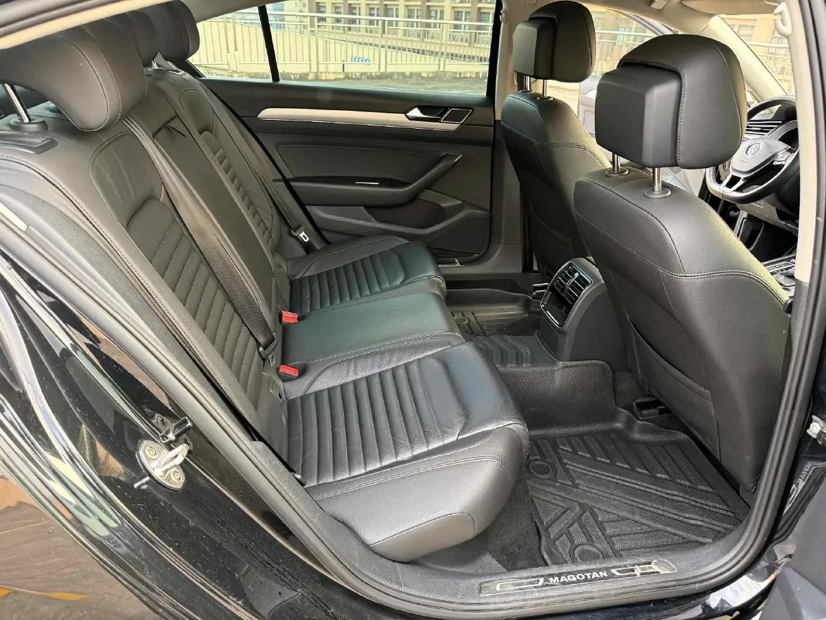 2017 Volkswagen Magotan 1.8T 180HP L4 7DCT,autocango,china used car exporter,china ev exporter,chinese used car exporter,chinese used ev exporter