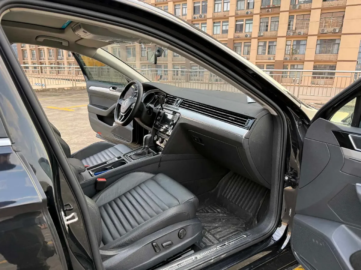 2017 Volkswagen Magotan 1.8T 180HP L4 7DCT,autocango,china used car exporter,china ev exporter,chinese used car exporter,chinese used ev exporter