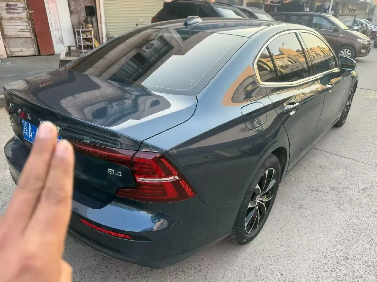 2022 Volvo S60 2.0T 197HP L4 8AT,autocango,china used car exporter,china ev exporter,chinese used car exporter,chinese used ev exporter