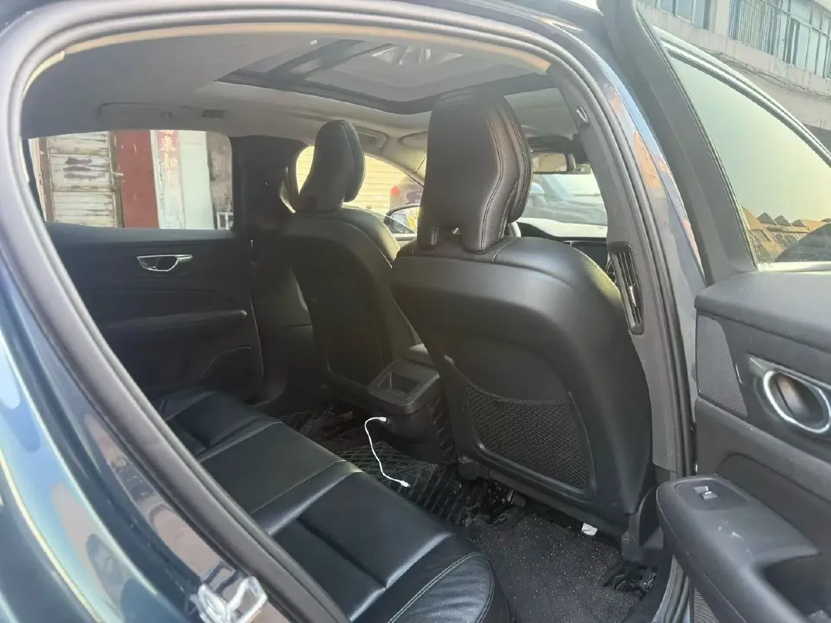 2022 Volvo S60 2.0T 197HP L4 8AT,autocango,china used car exporter,china ev exporter,chinese used car exporter,chinese used ev exporter