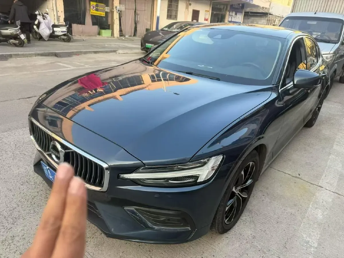 2022 Volvo S60 2.0T 197HP L4 8AT,autocango,china used car exporter,china ev exporter,chinese used car exporter,chinese used ev exporter