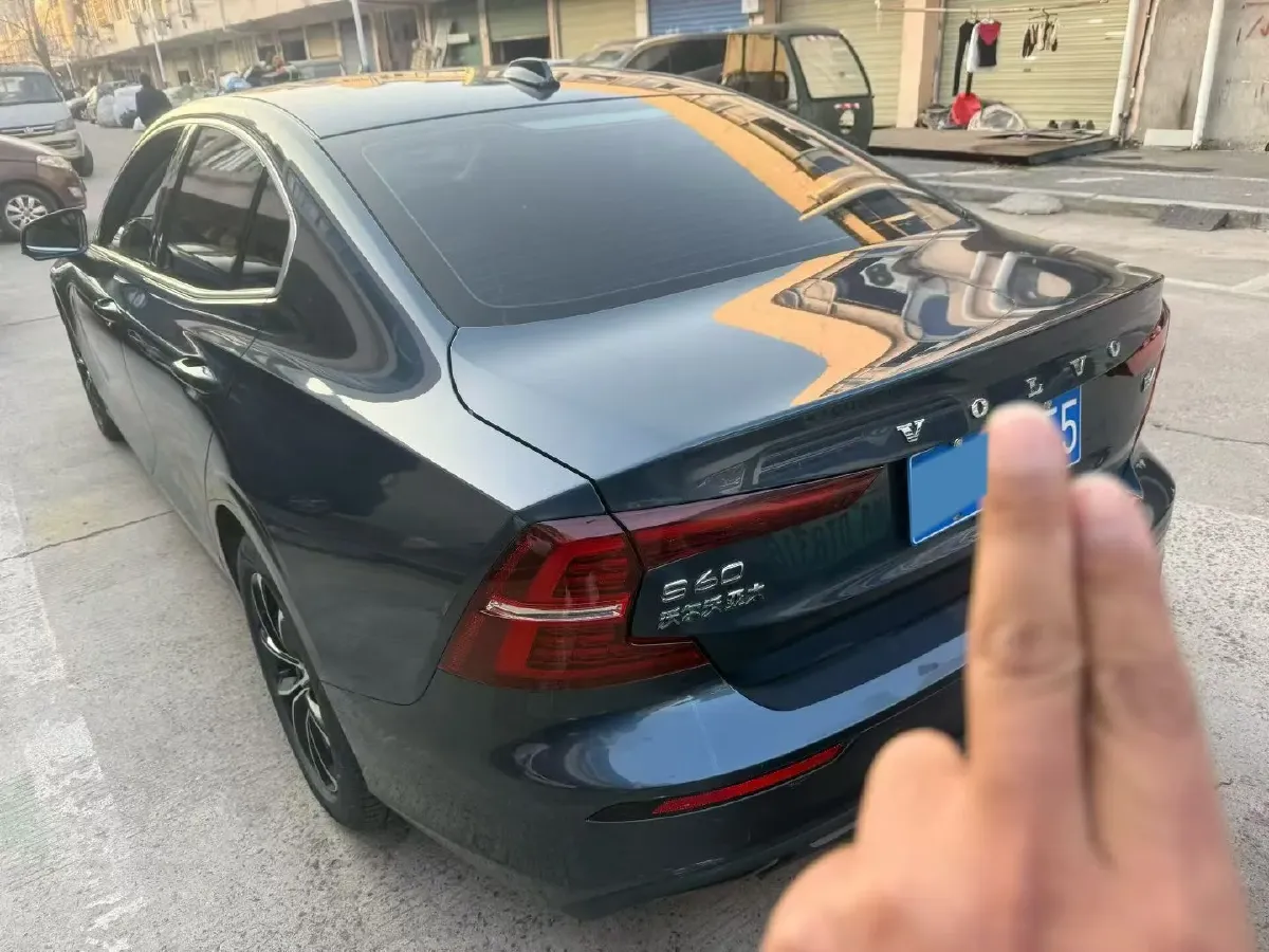 2022 Volvo S60 2.0T 197HP L4 8AT,autocango,china used car exporter,china ev exporter,chinese used car exporter,chinese used ev exporter