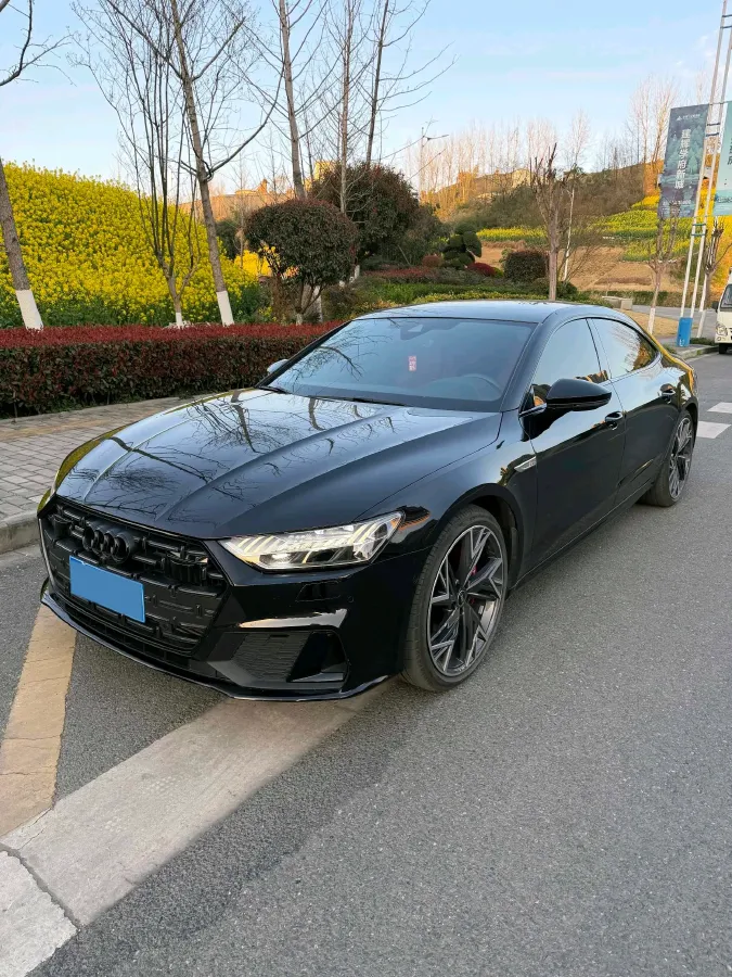 2024 Audi A7L 2.0T 245HP L4 7DCT,autocango,china used car exporter,china ev exporter,chinese used car exporter,chinese used ev exporter