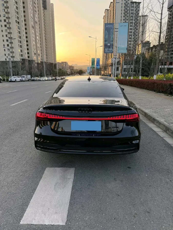 2024 Audi A7L 2.0T 245HP L4 7DCT,autocango,china used car exporter,china ev exporter,chinese used car exporter,chinese used ev exporter