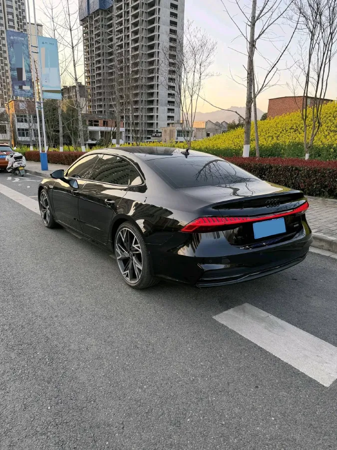 2024 Audi A7L 2.0T 245HP L4 7DCT,autocango,china used car exporter,china ev exporter,chinese used car exporter,chinese used ev exporter