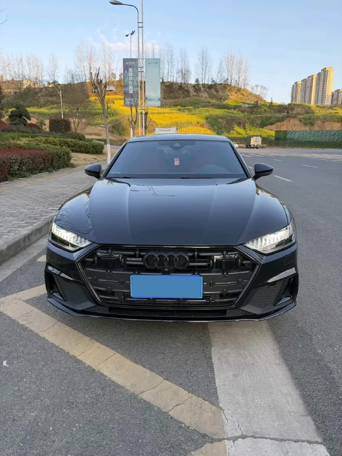 2024 Audi A7L 2.0T 245HP L4 7DCT,autocango,china used car exporter,china ev exporter,chinese used car exporter,chinese used ev exporter