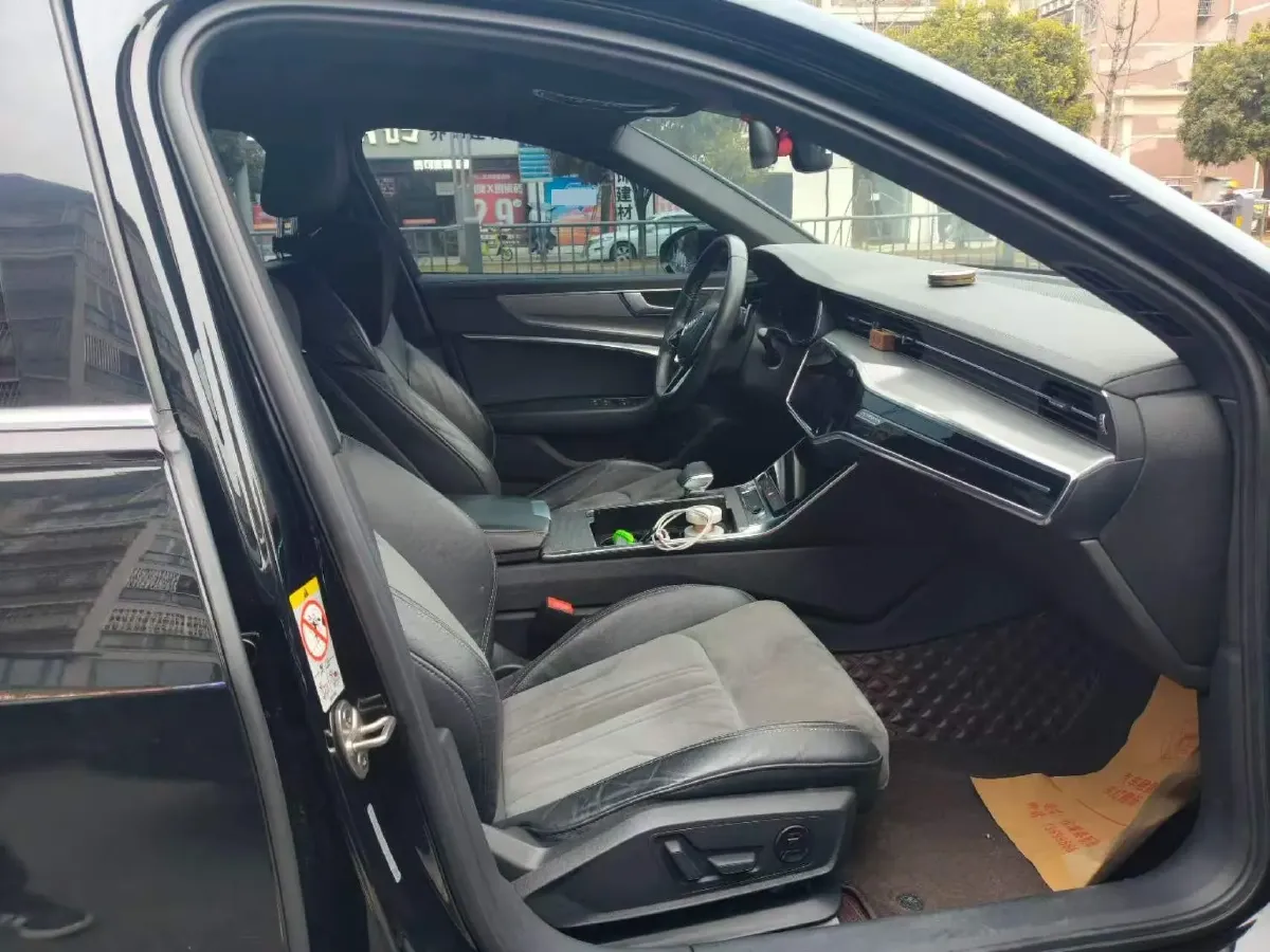 2019 Mercedes-Benz GLC Class 2.0T 245HP L4 9AT,autocango,china used car exporter,china ev exporter,chinese used car exporter,chinese used ev exporter