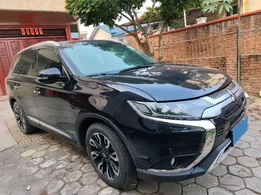 2020 Mitsubishi Outlander 2.4L 192HP L4 CVT,autocango,china used car exporter,china ev exporter,chinese used car exporter,chinese used ev exporter