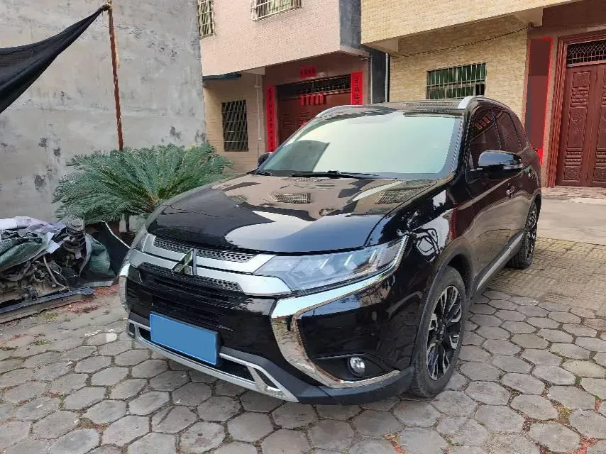 2020 Mitsubishi Outlander 2.4L 192HP L4 CVT,autocango,china used car exporter,china ev exporter,chinese used car exporter,chinese used ev exporter