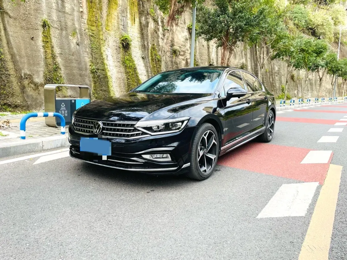 2024 Volkswagen Magotan 2.0T 186HP L4 7DCT,autocango,china used car exporter,china ev exporter,chinese used car exporter,chinese used ev exporter