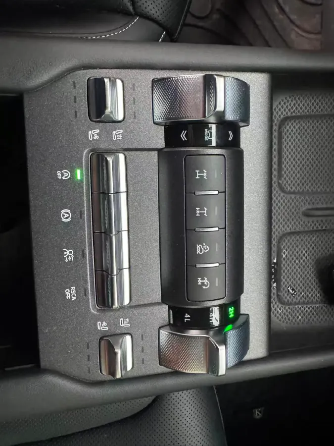 2025 Tank 300 2.0T 227HP L4 9AT,autocango,china used car exporter,china ev exporter,chinese used car exporter,chinese used ev exporter