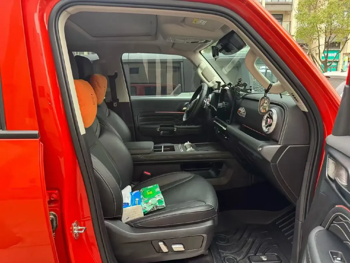 2025 Tank 300 2.0T 227HP L4 9AT,autocango,china used car exporter,china ev exporter,chinese used car exporter,chinese used ev exporter