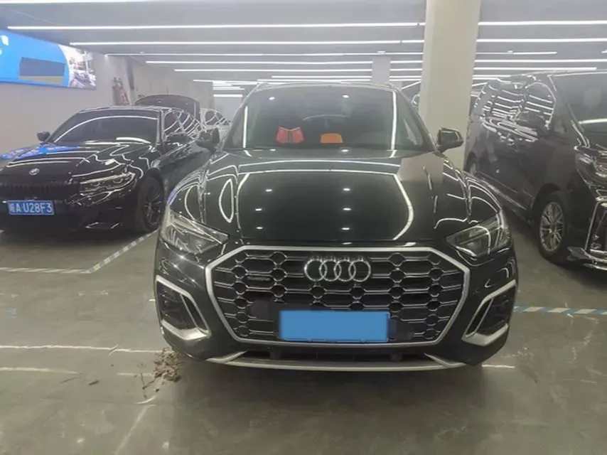 2022 Audi Q5L 2.0T 190HP L4 7DCT,autocango,china used car exporter,china ev exporter,chinese used car exporter,chinese used ev exporter