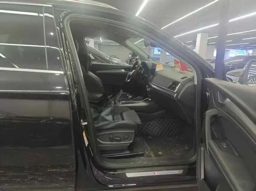 2022 Audi Q5L 2.0T 190HP L4 7DCT,autocango,china used car exporter,china ev exporter,chinese used car exporter,chinese used ev exporter