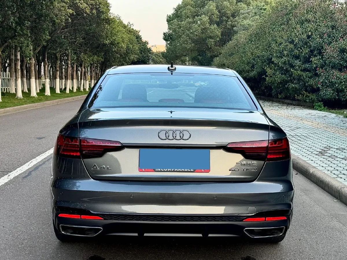 2025 Audi A4L 2.0T 190HP L4 7DCT,autocango,china used car exporter,china ev exporter,chinese used car exporter,chinese used ev exporter