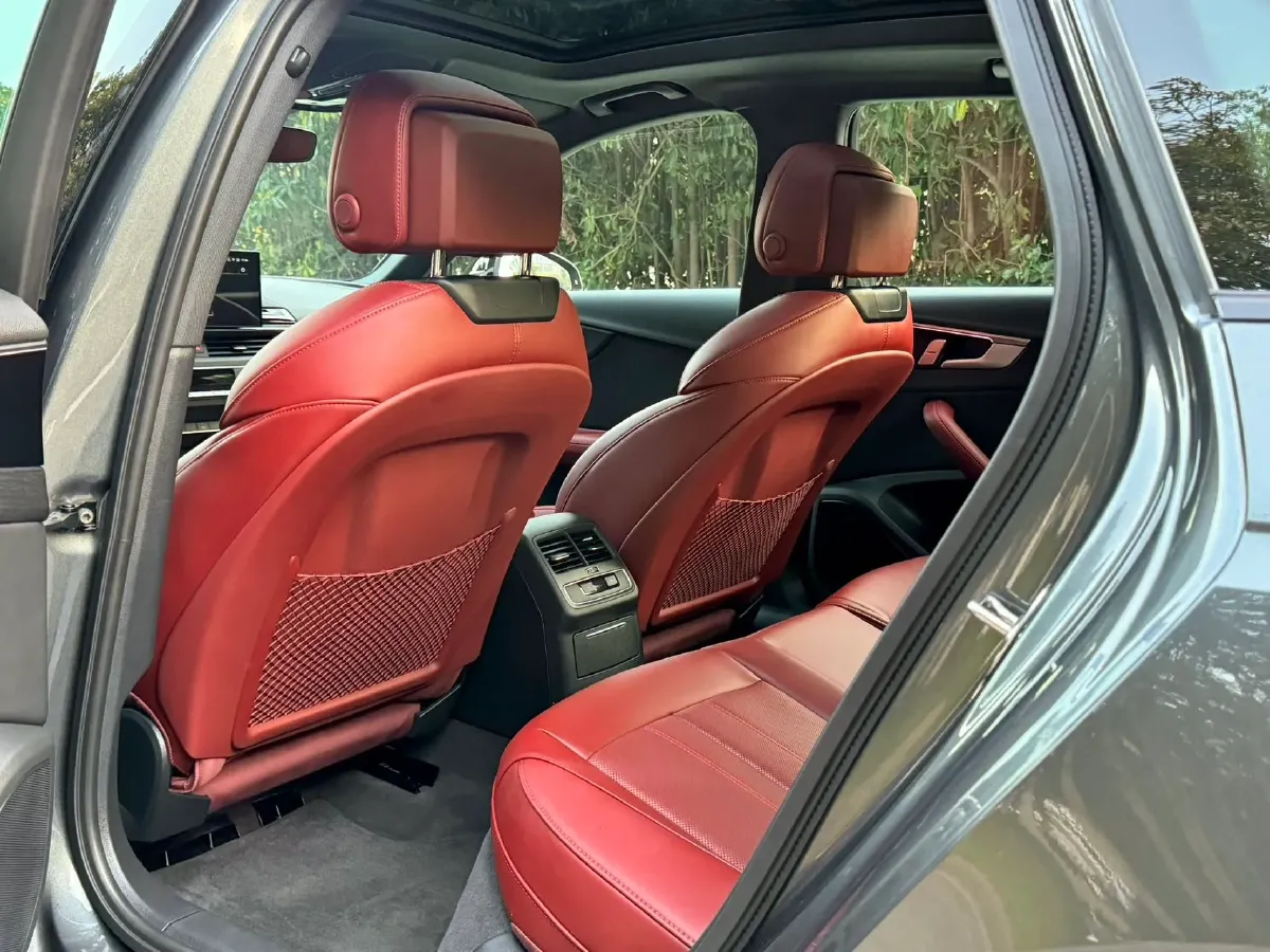 2025 Audi A4L 2.0T 190HP L4 7DCT,autocango,china used car exporter,china ev exporter,chinese used car exporter,chinese used ev exporter