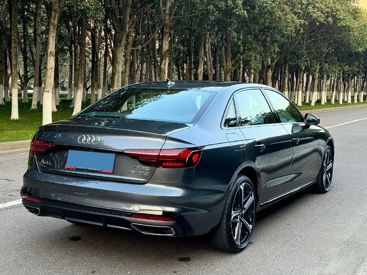 2025 Audi A4L 2.0T 190HP L4 7DCT,autocango,china used car exporter,china ev exporter,chinese used car exporter,chinese used ev exporter