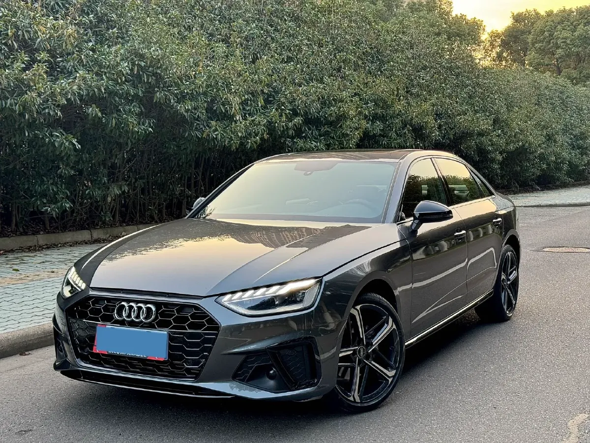2025 Audi A4L 2.0T 190HP L4 7DCT,autocango,china used car exporter,china ev exporter,chinese used car exporter,chinese used ev exporter