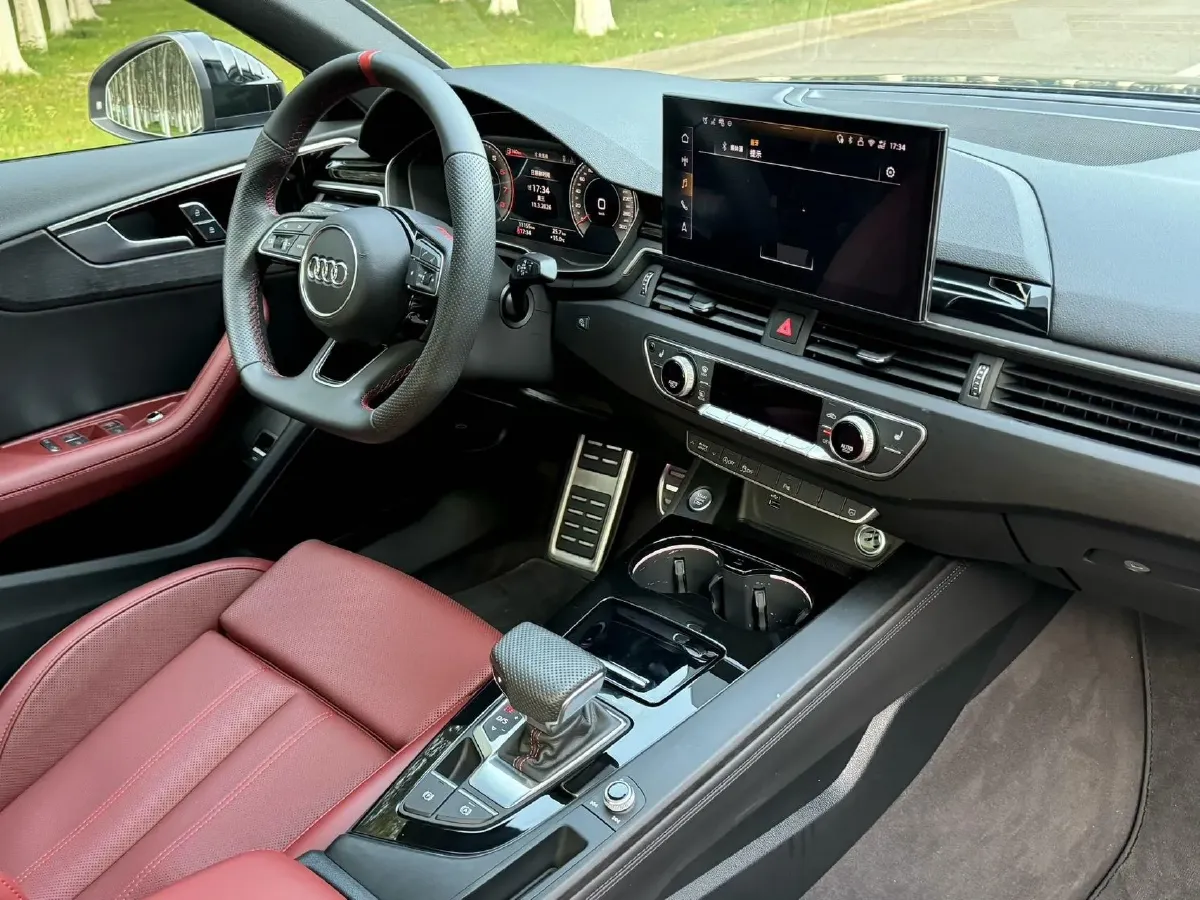 2025 Audi A4L 2.0T 190HP L4 7DCT,autocango,china used car exporter,china ev exporter,chinese used car exporter,chinese used ev exporter