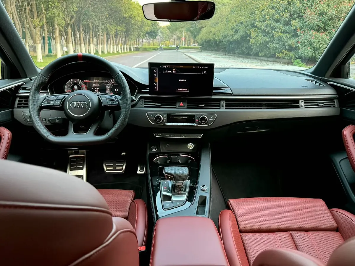 2025 Audi A4L 2.0T 190HP L4 7DCT,autocango,china used car exporter,china ev exporter,chinese used car exporter,chinese used ev exporter