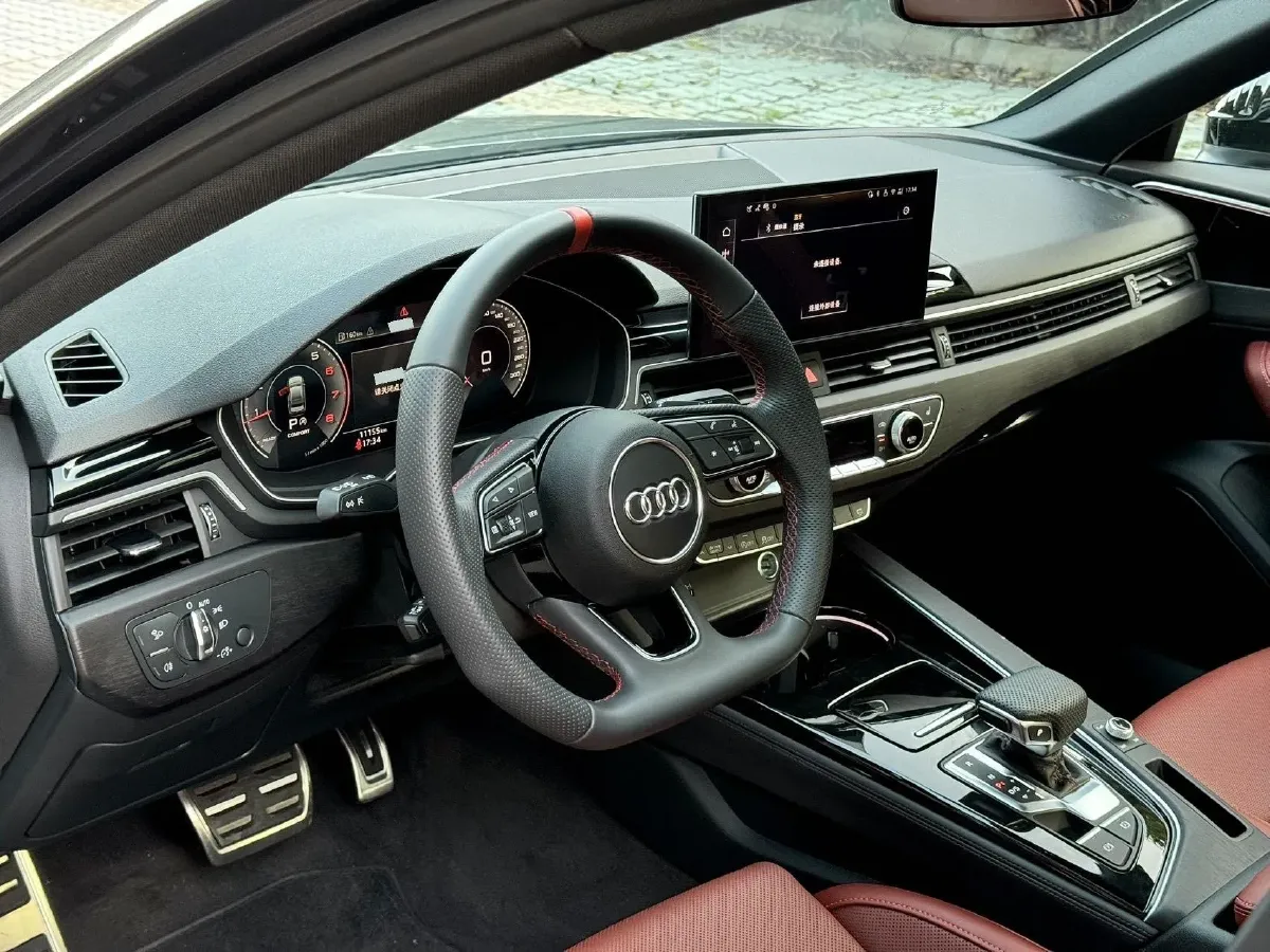 2025 Audi A4L 2.0T 190HP L4 7DCT,autocango,china used car exporter,china ev exporter,chinese used car exporter,chinese used ev exporter