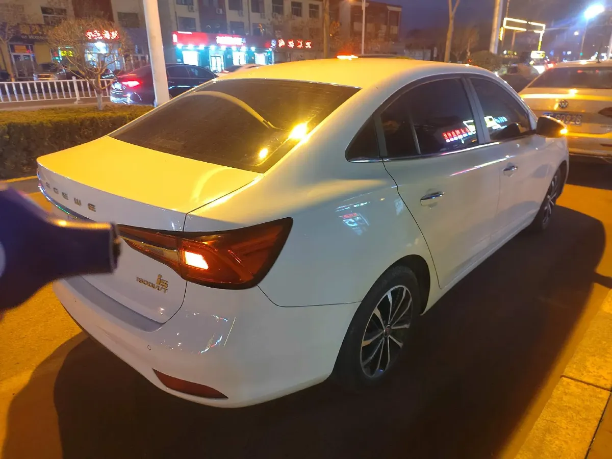 2020 Roewe i5 1.5L 120HP L4 5MT,autocango,china used car exporter,china ev exporter,chinese used car exporter,chinese used ev exporter