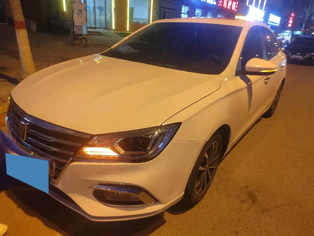 2020 Roewe i5 1.5L 120HP L4 5MT,autocango,china used car exporter,china ev exporter,chinese used car exporter,chinese used ev exporter