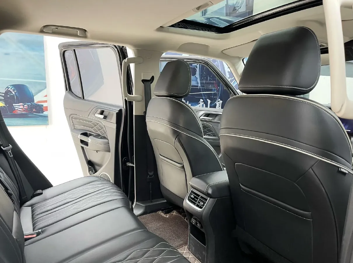 2022 Tank 300 2.0T 227HP L4 8AT,autocango,china used car exporter,china ev exporter,chinese used car exporter,chinese used ev exporter