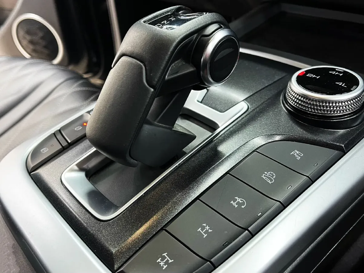 2022 Tank 300 2.0T 227HP L4 8AT,autocango,china used car exporter,china ev exporter,chinese used car exporter,chinese used ev exporter