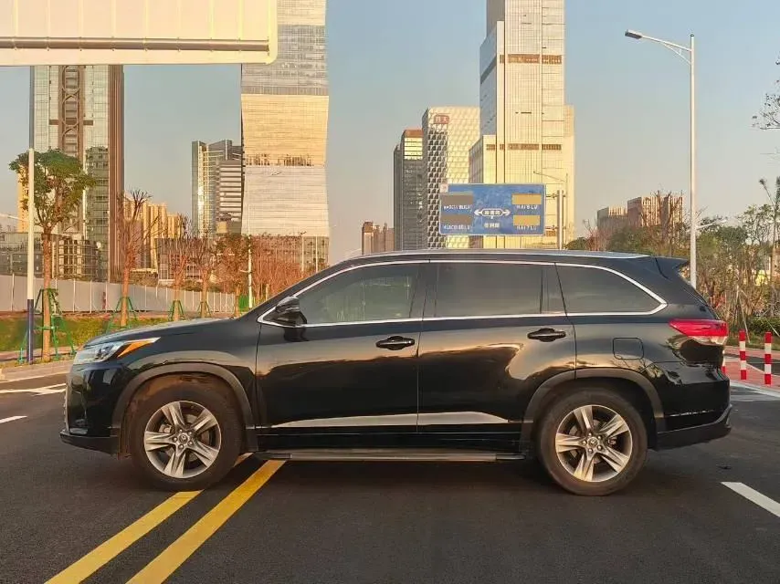 2018 Jeep Grand Commander 2.0T 265HP L4 9AT,autocango,china used car exporter,china ev exporter,chinese used car exporter,chinese used ev exporter