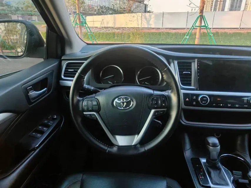 2018 Jeep Grand Commander 2.0T 265HP L4 9AT,autocango,china used car exporter,china ev exporter,chinese used car exporter,chinese used ev exporter