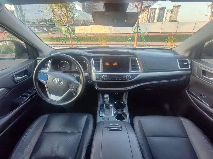 2018 Jeep Grand Commander 2.0T 265HP L4 9AT,autocango,china used car exporter,china ev exporter,chinese used car exporter,chinese used ev exporter