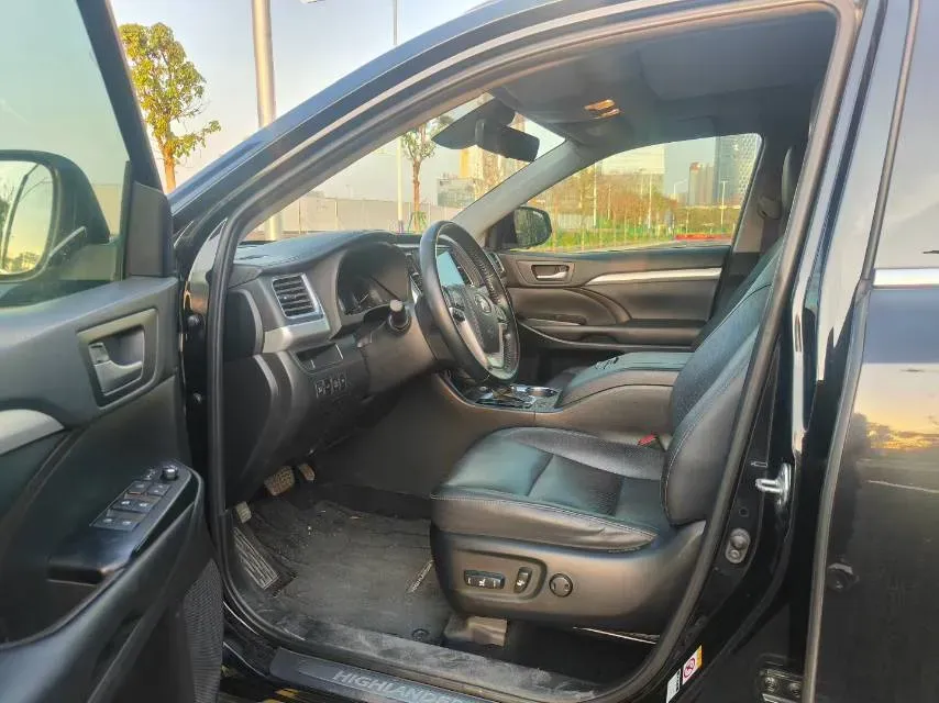 2018 Jeep Grand Commander 2.0T 265HP L4 9AT,autocango,china used car exporter,china ev exporter,chinese used car exporter,chinese used ev exporter