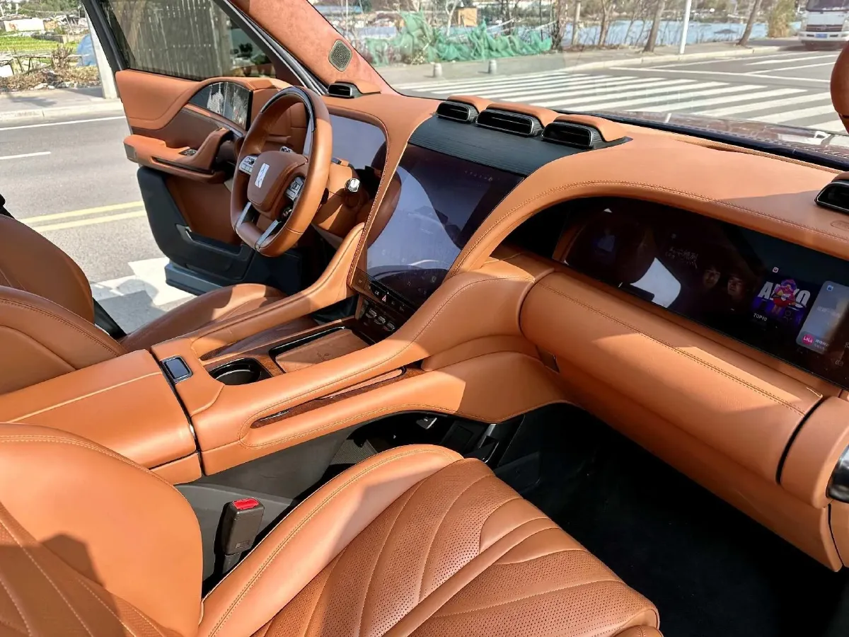 2023 YangWang U8 2.0T 272HP L4 REEV 49.05KWH,autocango,china used car exporter,china ev exporter,chinese used car exporter,chinese used ev exporter