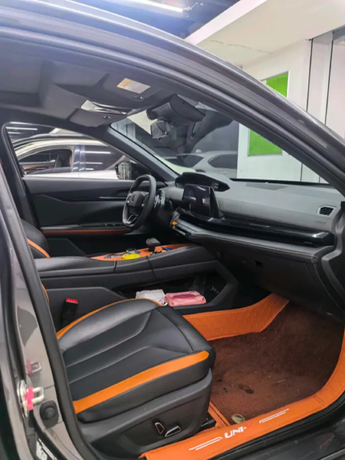 2024 ChangAn UNI-V 1.5T 188HP L4 7DCT,autocango,china used car exporter,china ev exporter,chinese used car exporter,chinese used ev exporter