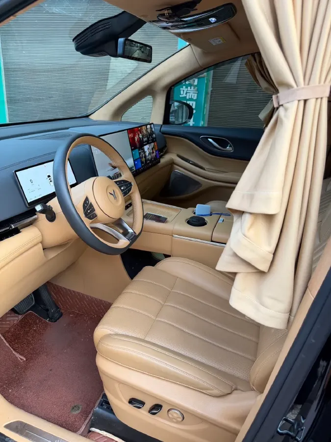 2025 Voyah Dream 1.5T 150HP L4 PHEV 41.7KWH,autocango,china used car exporter,china ev exporter,chinese used car exporter,chinese used ev exporter