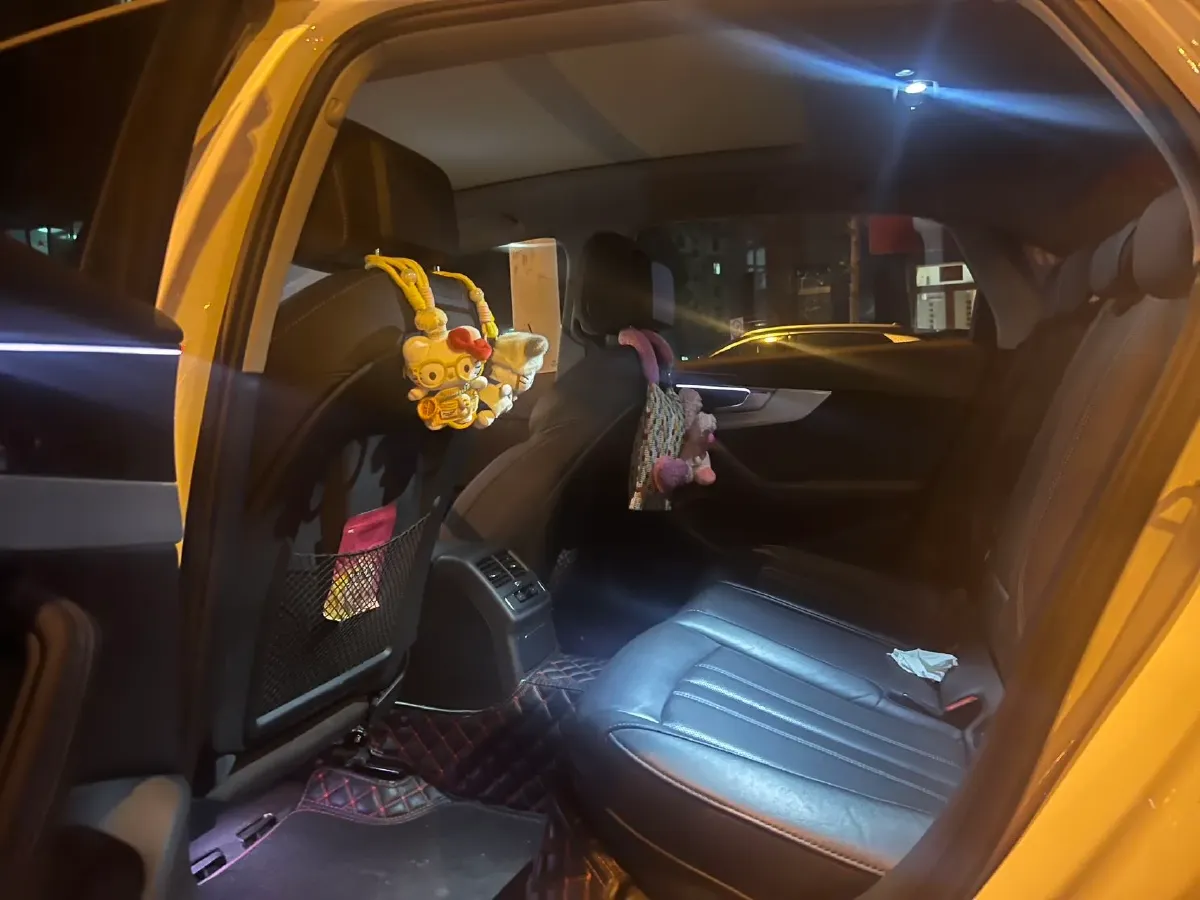 2023 Audi A4L 2.0T 190HP L4 7DCT,autocango,china used car exporter,china ev exporter,chinese used car exporter,chinese used ev exporter