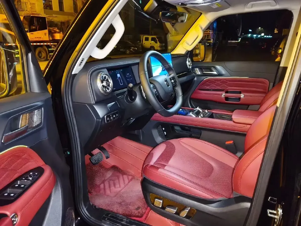 2025 Tank 300 2.0T 227HP L4 9AT,autocango,china used car exporter,china ev exporter,chinese used car exporter,chinese used ev exporter