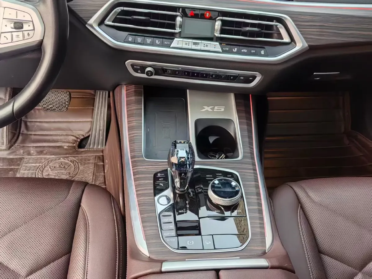 2022 BMW X5 3.0T 333HP L6 8AT,autocango,china used car exporter,china ev exporter,chinese used car exporter,chinese used ev exporter