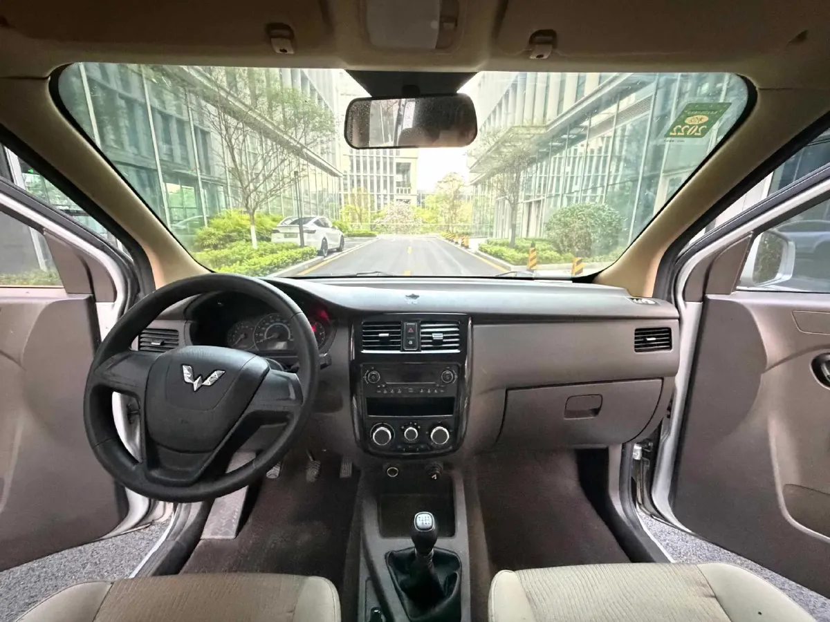2019 WuLing RongGuang V 1.5L 99HP L4 6MT,autocango,china used car exporter,china ev exporter,chinese used car exporter,chinese used ev exporter