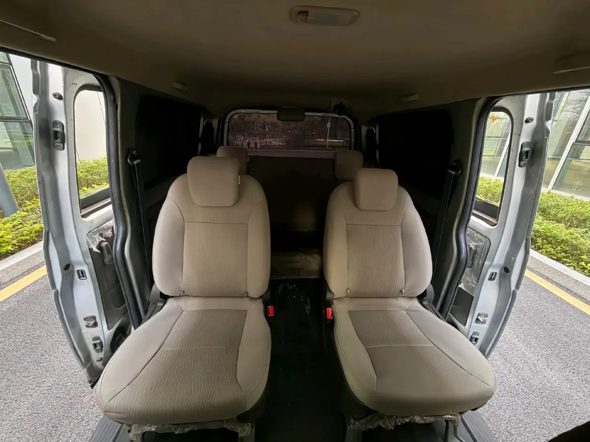 2019 WuLing RongGuang V 1.5L 99HP L4 6MT,autocango,china used car exporter,china ev exporter,chinese used car exporter,chinese used ev exporter