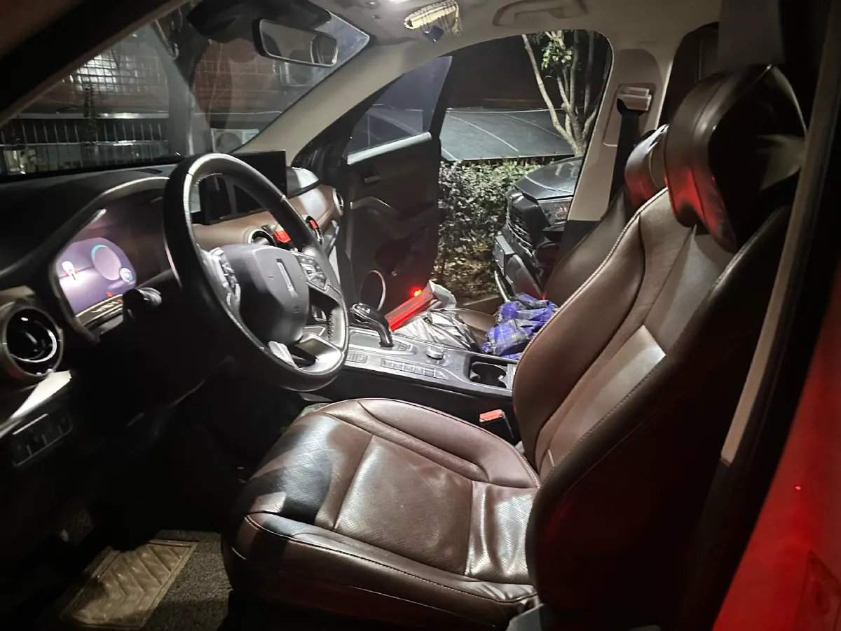 2020 WEY VV6 2.0T 227HP L4 7DCT,autocango,china used car exporter,china ev exporter,chinese used car exporter,chinese used ev exporter