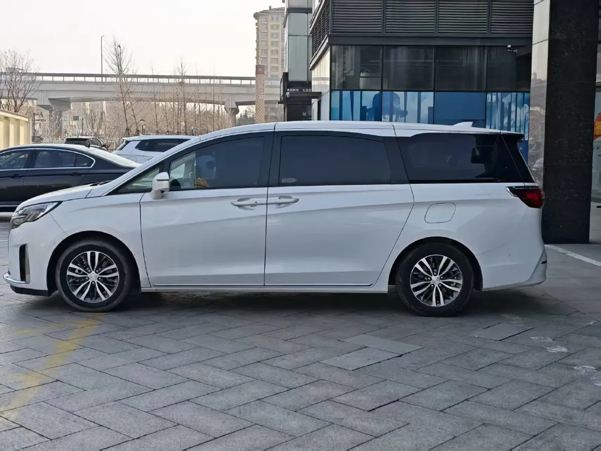 2023 Buick GL8 2.0T 237HP L4 9AT,autocango,china used car exporter,china ev exporter,chinese used car exporter,chinese used ev exporter